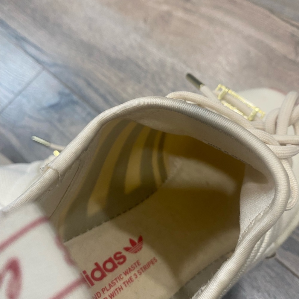 Adidas NMD R1 Valentine’s sneaker - Picture 14 of 14